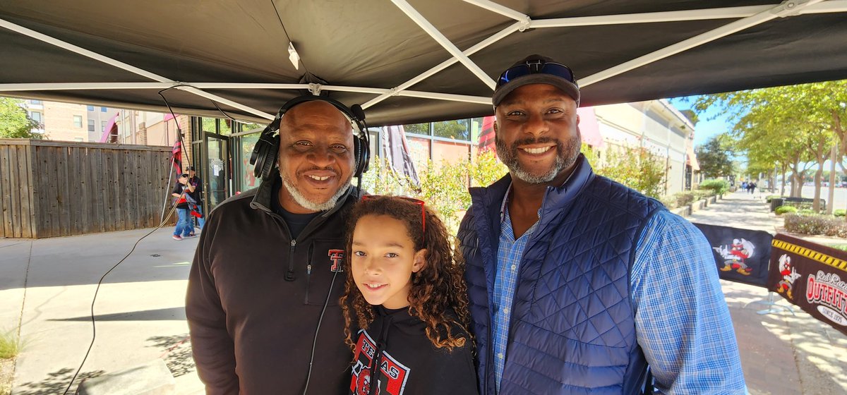 SeanADillon's tweet image. Had 2 #RedRaider legends Lawrence Flugenc &amp;amp; Merv Scurlark on the @RockinPregame helped someone who needed my help &amp;amp; ended the night on a ride with my wife and dog.

Thanks to @JohnsonJarret  @pregameJeff @pchristy11 &amp;amp; #InternTodd who help me while I'm on the DL. #Blessed