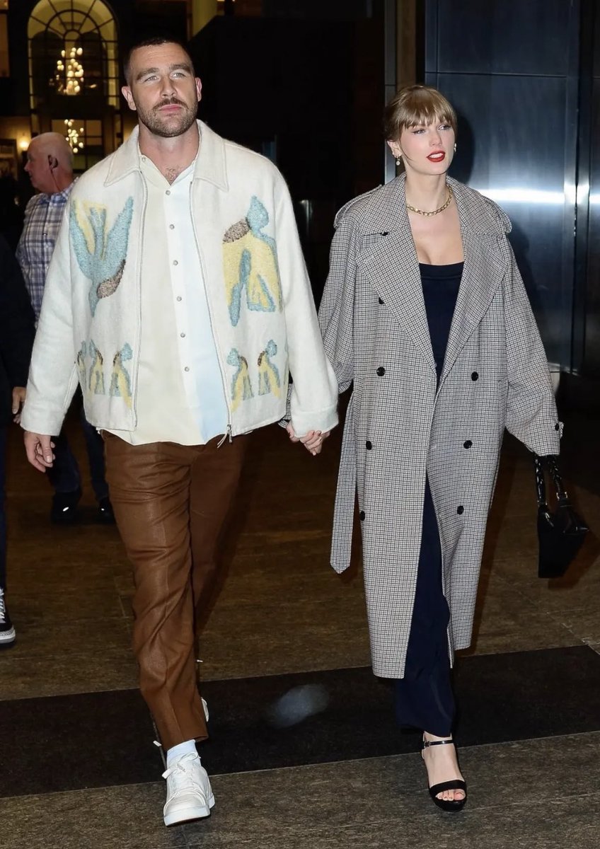 SwiftNYC's tweet photo. Taylor Swift and Travis Kelce holding hands in NYC recently 😭✨

(📸 T. Jackson, Backgrid) https://t.co/O1OsEnjJ7F