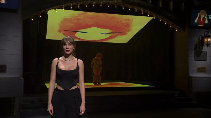 PopBase's tweet photo. Taylor Swift makes surprise appearance on SNL to introduce Ice Spice. https://t.co/otjsvhMrDE