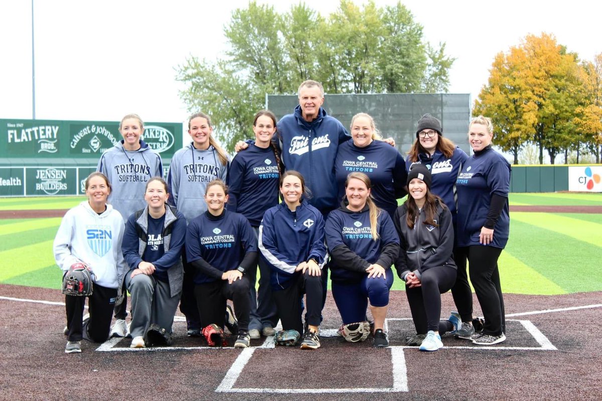 𝐀𝐥𝐮𝐦𝐧𝐢 𝐃𝐚𝐲 𝟐𝟎𝟐𝟑 ✔️ A record turnout speaks volumes for this program! A great day, with over 150 in attendance! Thank you all for joining us! Stay tuned for more fun pics!
#Tritonfamily