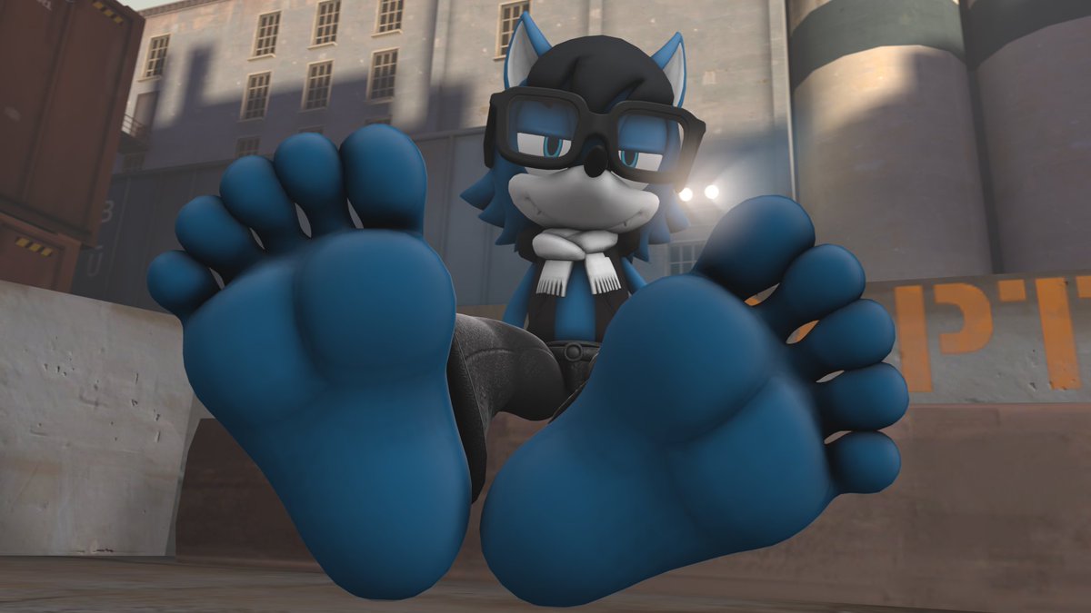 @Wolyro Ah, vi esos dibujos! Me gustaron mucho. Y si, me gustan los pies grandes en los mobians o personajes de Sonic. Este es el mío, en Source Filmmaker