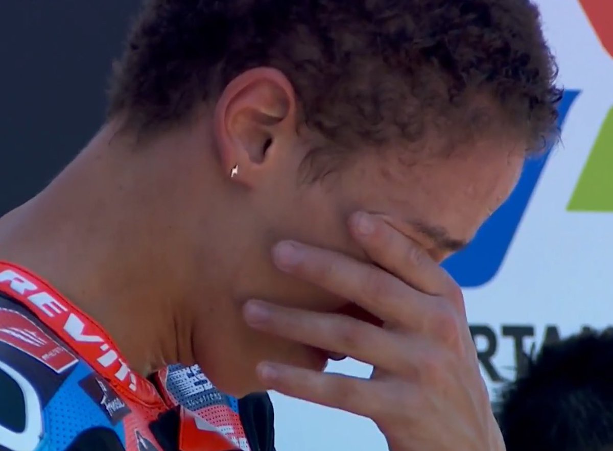 Pure emotion from Diogo Moreira as the Brazilian national anthem plays 👏🇧🇷

#IndonesianGP