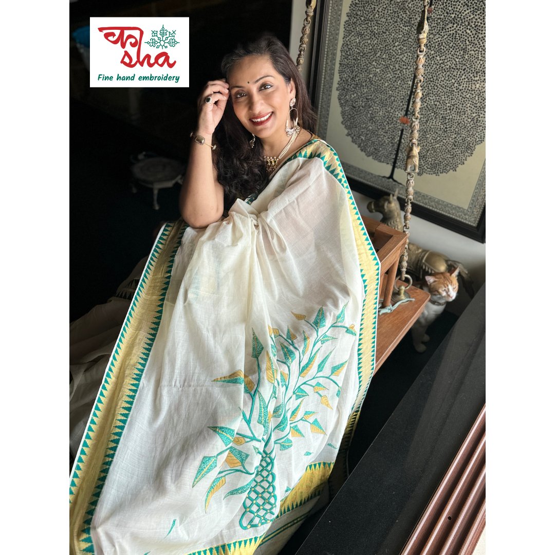 The perfect white saree to welcome Devi Brahmacharini this Navratri! Kasavu cotton with hand-painted and hand-embroidered Tree of Life on Palav. 
Dm or Whatsapp 9867375933. 
Thank you, Priya, for taking our saree to another level. 
#kashasaris #navratrispecial #festivecollection