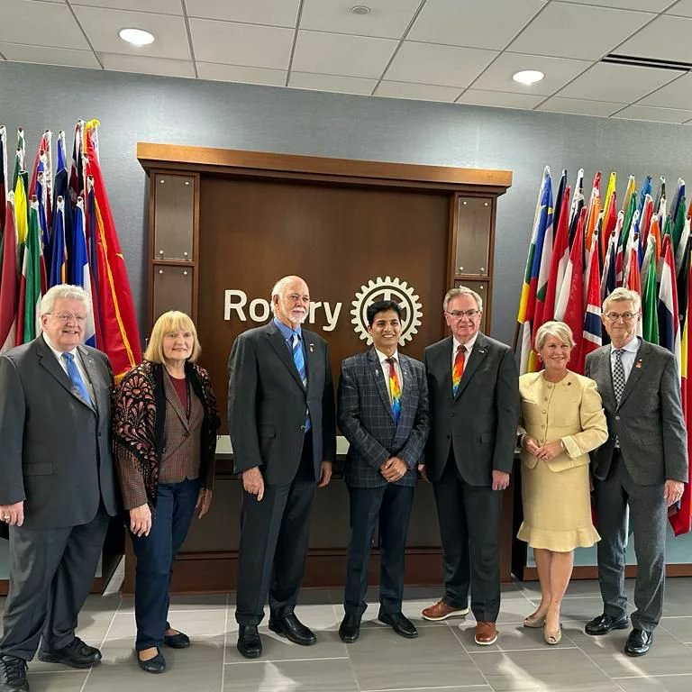 KPNagesh25's tweet photo. Getting recognised at Evanston for Arch Klump Society Contribution.

#Rotaryinternational
#Rotary #RIPresident 
#ArchKlumpSocietyRecognition
#RotaryInternationalHQ  #ArchKlumpSociety #RotaryHQ 
#KPNagesh 
#Fltltkpnagesh
#uniqsainik
#worldclassgovernor https://t.co/TKkTzNPBVj