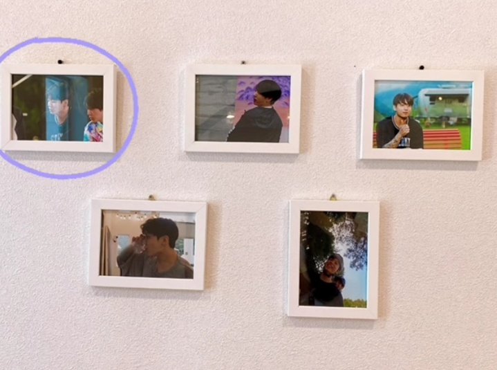 TomVillalba5's tweet photo. jinkook photo in Jk's room in in the soop 2? and the Steve who can't even be seen haha 🤭🤭 https://t.co/fptD9z15IA