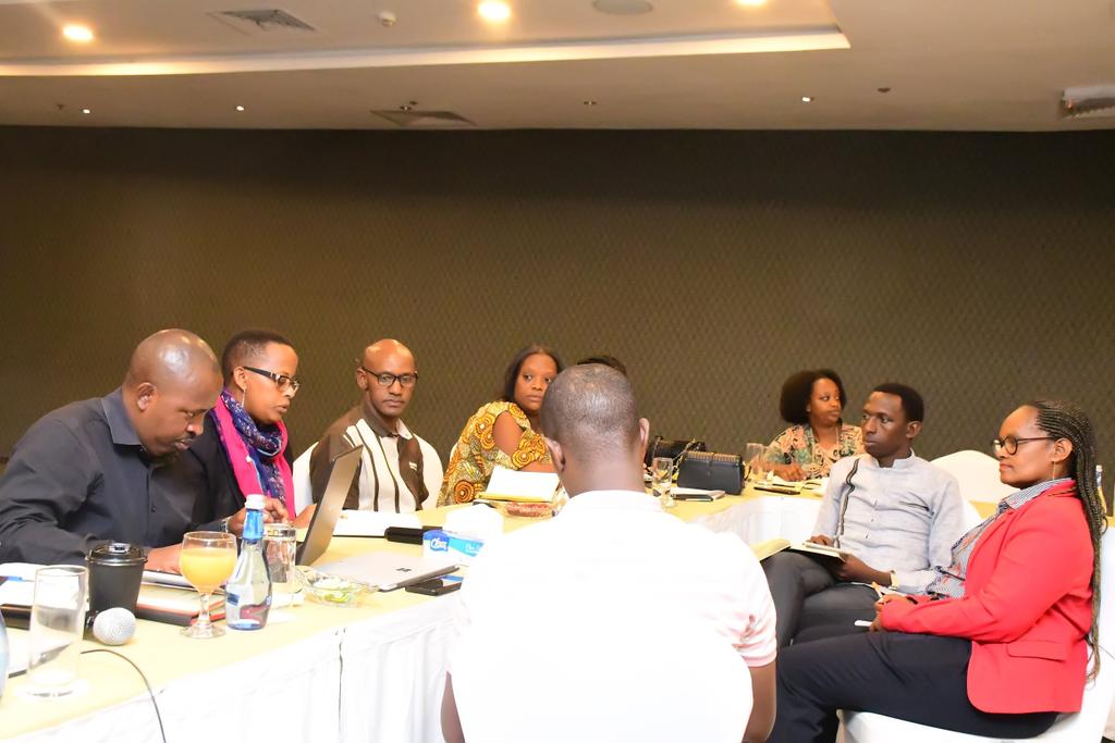 alphonsenkunda's tweet photo. Ntawe utsimbura ikipe itsinda mukomeze mudutekerereze ibyatuma akarere kacu kaguma ku isonga.@NyagatareDistr Bajyanama beza turabakunda!!
#MuzeTurwubake
#RwandaIsOpen #RwandaWeworks
@Muzeturwubake @JUSTIN_NSENGIMA @de_ndoli
@EKGasana @RwandaLocalGov https://t.co/c67EAvhXPv