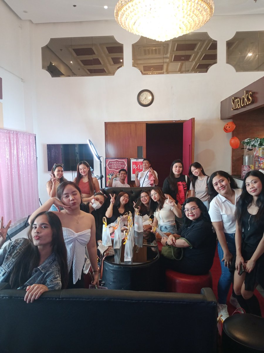 KaoMiahOFC's tweet photo. Royals with their revenge look! Sa mga wala pa dito, we're waiting for you!

AVGGDate WITH KAOMIAH
#KaoMiah https://t.co/modUCPyduW