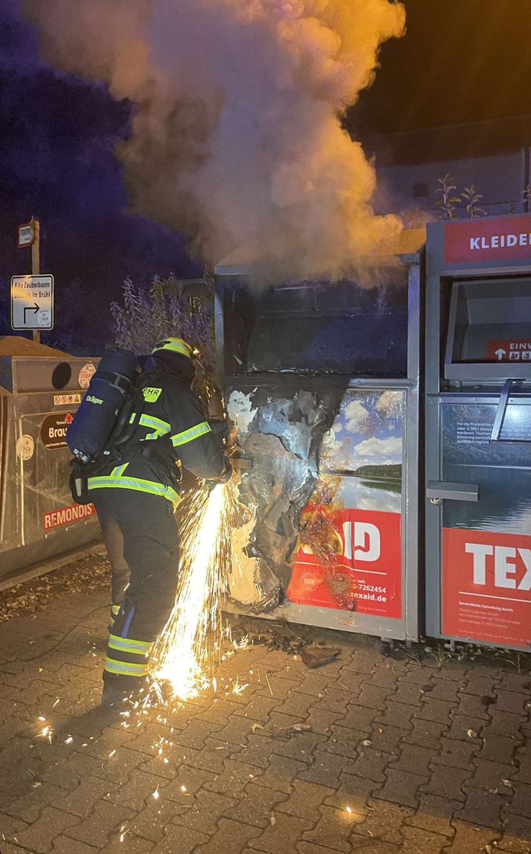 FFEgelsbach's tweet photo. 📟 2023-127 📅 15.10.2023 ⏰ 02:34 🚒 F 1 - Brennt Altkleidercontainer → https://t.co/um2gdgavvm https://t.co/CkATJ82T9g