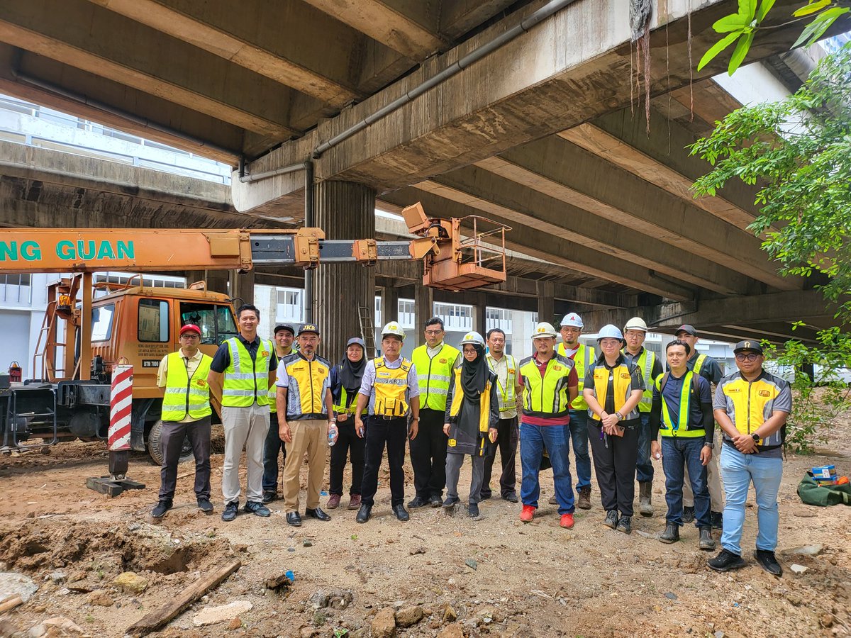 JKRBridgeDesig1's tweet photo. Lawatan Pemeriksaan Forensik isu 'Expansion Joint' Jambatan di Km8.2, FT28 jajaran MRR2, Batu Caves. PK Caw. Jalan JKR juga turut turun padang meneliti isu secara terperinci di tapak. @irahmadredza @Esa1Ibrahim @JKRSelangor @CawJalanJKR https://t.co/xZS50dMAPE