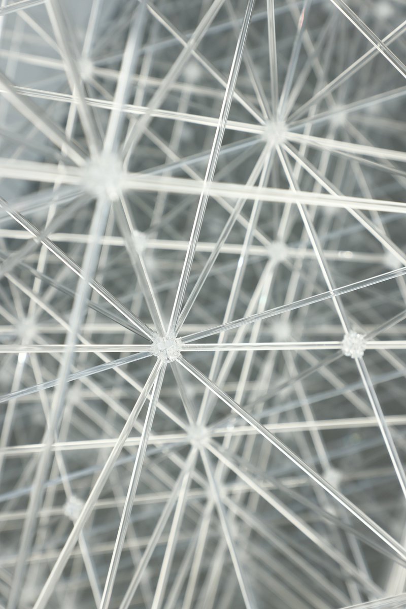 kskm87's tweet photo. ご案内です。
21_21 DESIGN SIGHTで開催中の企画展「Material, or 」に三菱ケミカルのデザイナーとして研究者4人とともに参加しています。
本展では自然光の紫外線に反応し徐々に解体していく展示「時の声(The Voices of Time)」を制作しました。
撮影:木奥恵三
#Materialor #21_21designsight https://t.co/1UAvDtq3gz