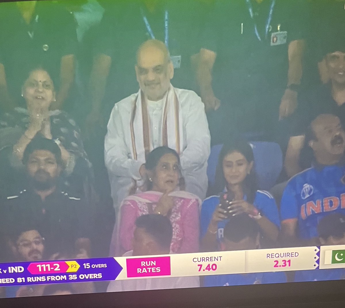 बीजेपी अपने स्वयं के आईटी सेल की तरह ट्रोल करती है जैसे कोई और नहीं करता, फिर से हुआ। 🤣 बीजेपी समर्थक भारतीय वी पैकिस्तान मैच के लिए #BoyCottIandopakMatch और #shameonbcci ट्रेंडिंग कर रहे थे। और अब मोटा भाई अमित शाह मैच देखने के लिए नरेंद्र मोदी स्टेडियम पहुंची। बीसीसीआई