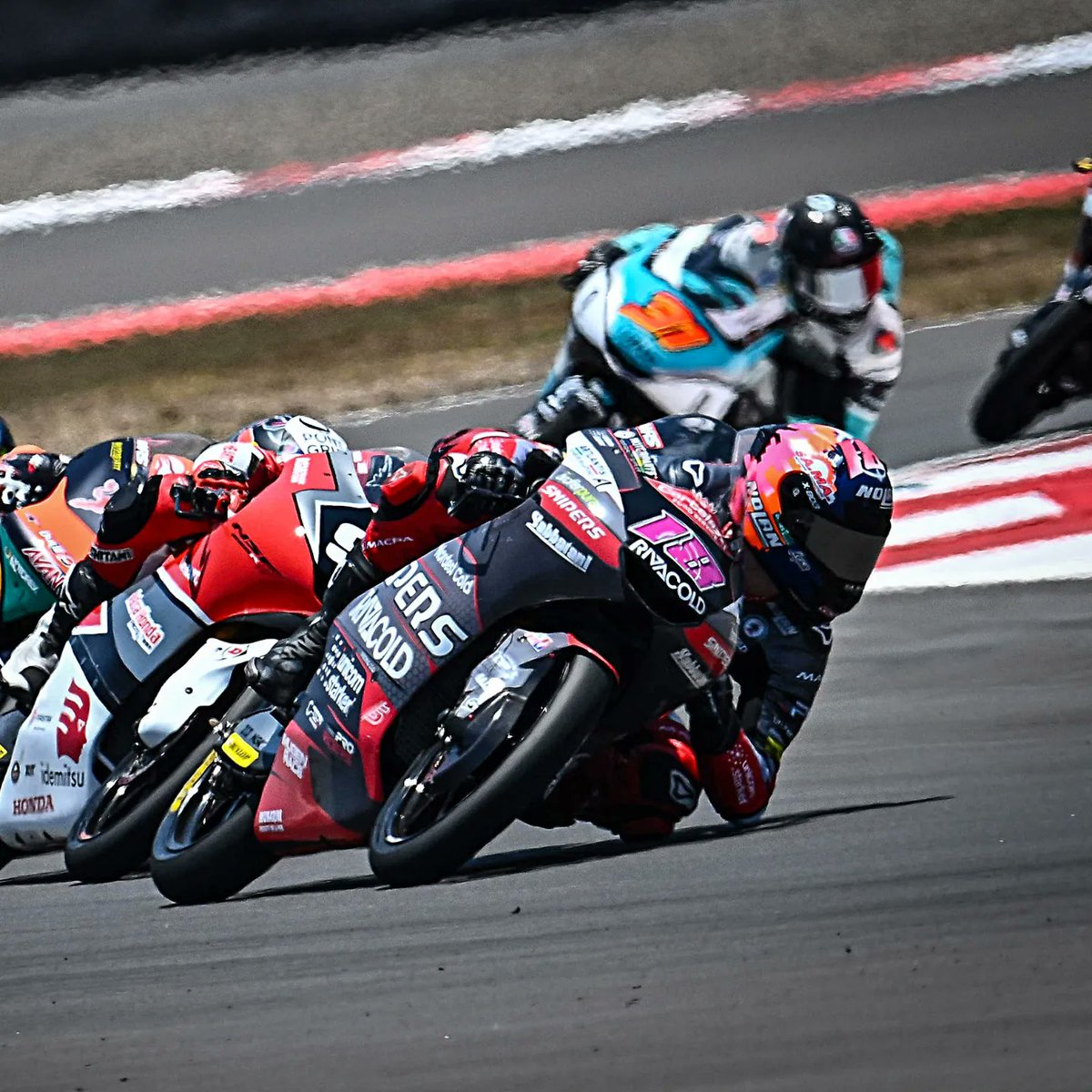 SnipersRacing's tweet photo. RACE 🏁🇮🇩#IndonesianGP
P11 #matteobertelle
P21 #nicolacarraro
.
Gara combattuta quella dei nostri #snipers 💪 forzaaaaa!!
#moto3 #SnipersTeam #teamsnipers #MotoGP #matteobertelle #nicolacarraro #pertaminacircuit https://t.co/9Fg1RSKxvE