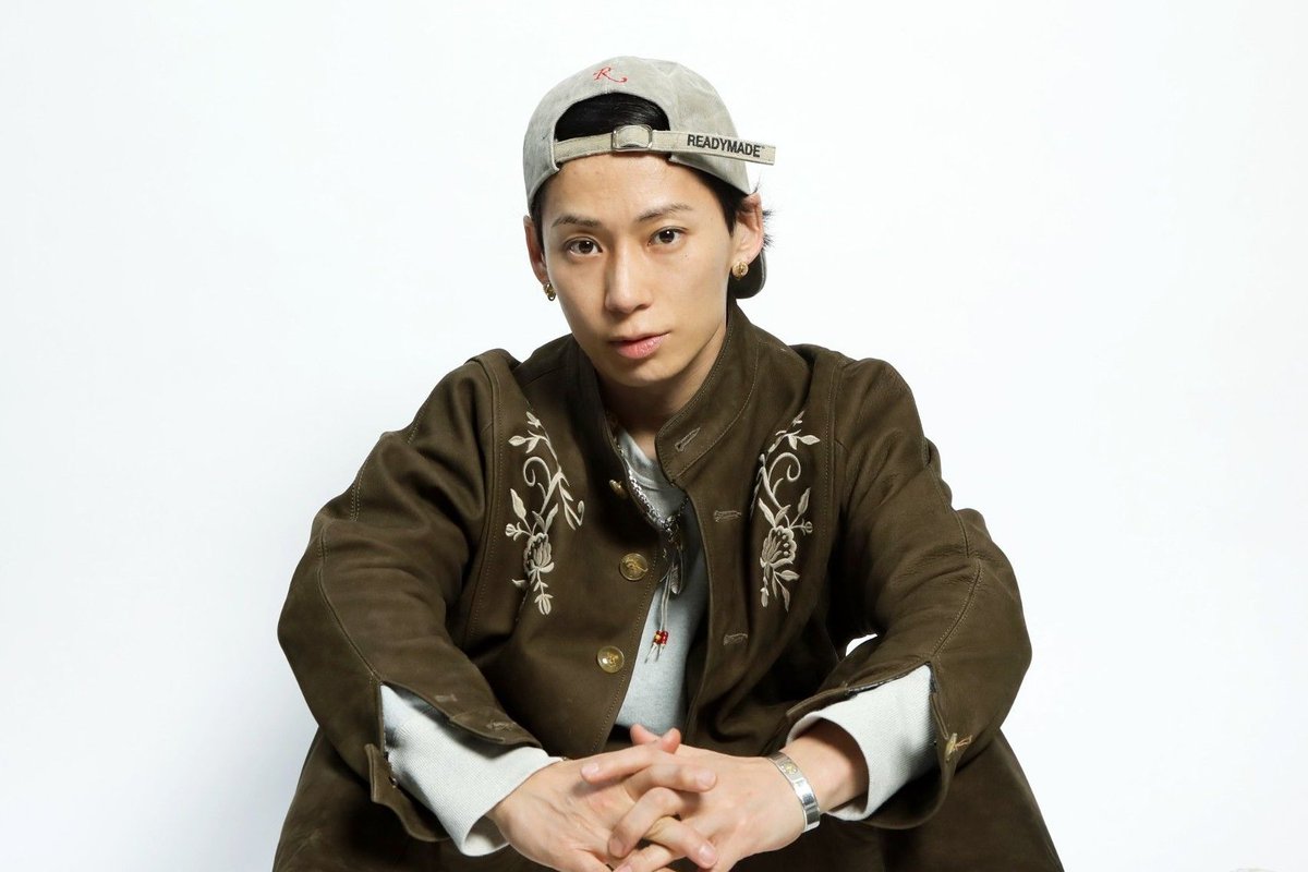 rocqnow's tweet photo. 【豪華】ONE OK ROCK・Taka が清水翔太による武道館公演のアフターパーティーにサプライズ出演した。ふたりは約400人のオーディエンスを前に「花束のかわりにメロディーを」と「Curtain Call」を披露。他には青山テルマやUVERworldのTAKUYA∞なども登場し、同イベントは大盛況のなか幕を閉じた。 https://t.co/gIldSUBXeu