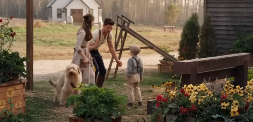 Candielou825's tweet photo. Nathan in playful dad mode >

🥰

#Season10 #DadMaterial #HusbandMaterial #McGarries #WhenCallsTheHeart @hallmarkchannel @lindsayheartie @kevin_mcGarry https://t.co/AUGpPiYWtj