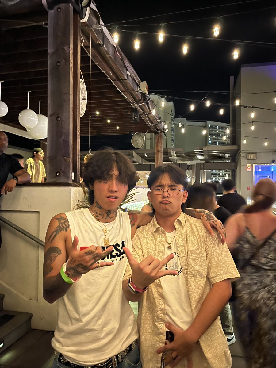 _WildRice's tweet photo. Still alive! Still single!! Still ain’t got hoes!!!
BUT WE BEEN ALIVE AND BREATHING!!!!
Aight see y’all in like a year https://t.co/2FjZWRAAKQ