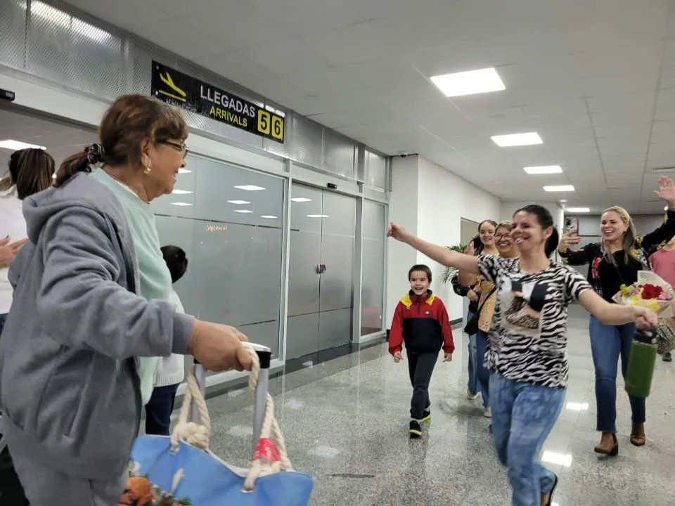 Esta madrugada compartimos momentos de mucha emoción con el arribo de otros 21 connacionales evacuados de Israel, mediante la gestión coordinado entre la Secretaria de Repatriados y la Cancilleria Nacional.
