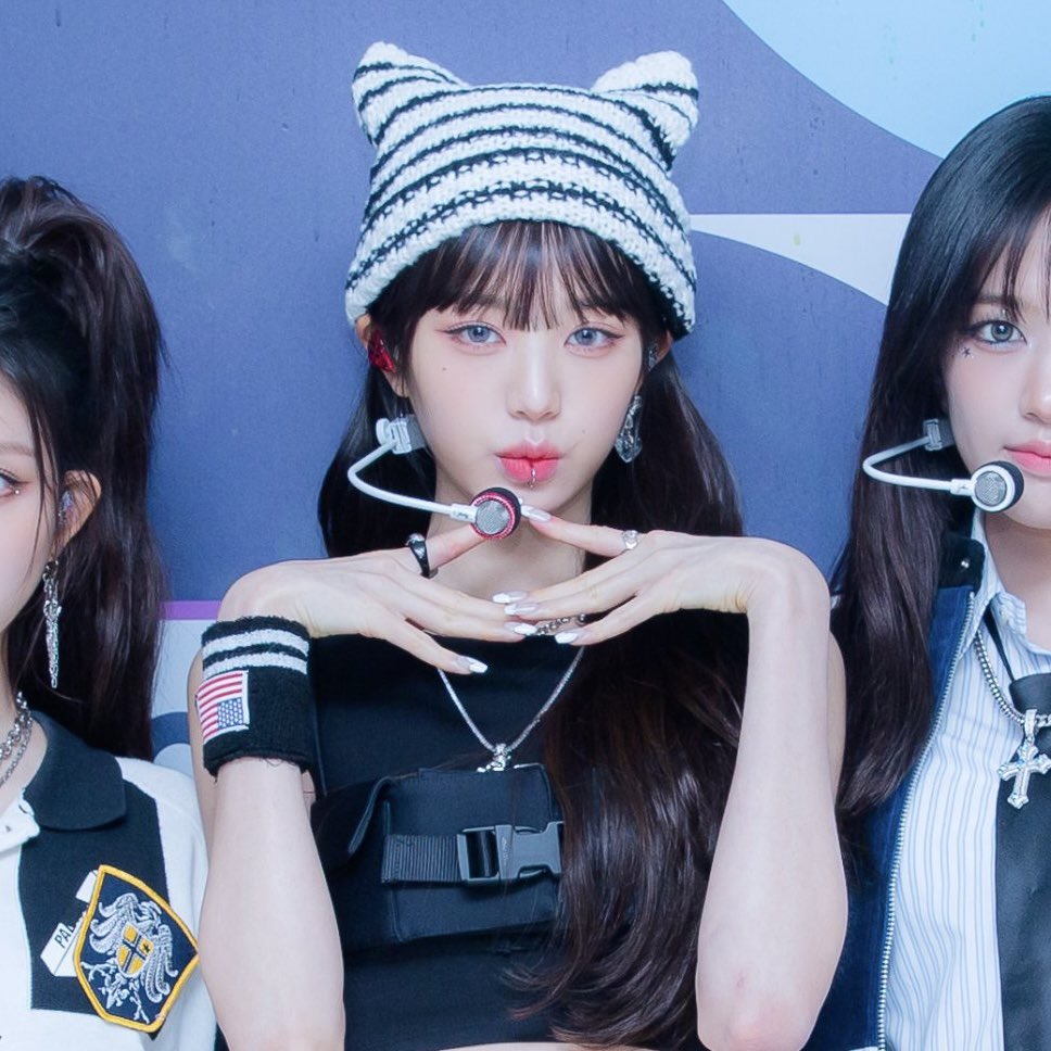 아기 고양이 ≽^ɞ̴̶̷ ̫ ɞ̴̶̷^≼