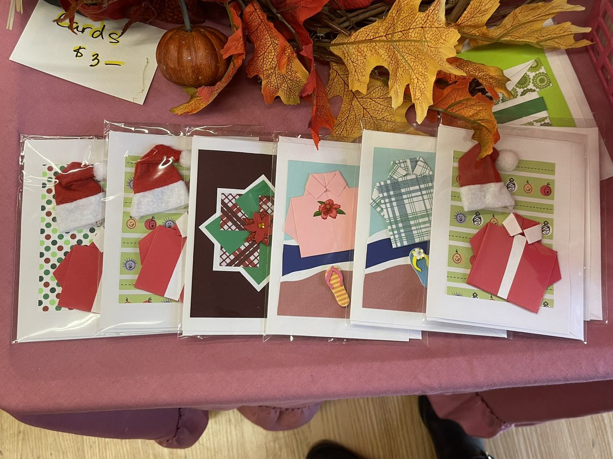 PinkEligio's tweet photo. First craft show of the season was successful! Three more to go!! 🎃🎃 https://t.co/Op4tcRzzyd