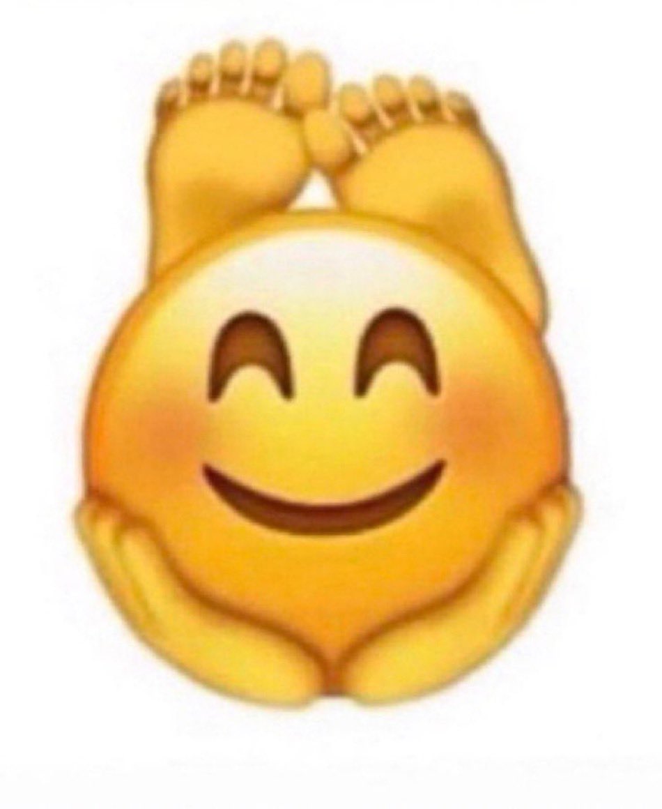 daylighttdreams's tweet photo. my violently single ass sitting here in the dark liking every single tweet abt taylor swift and travis kelce’s hard launch https://t.co/BXqXE5jTr4