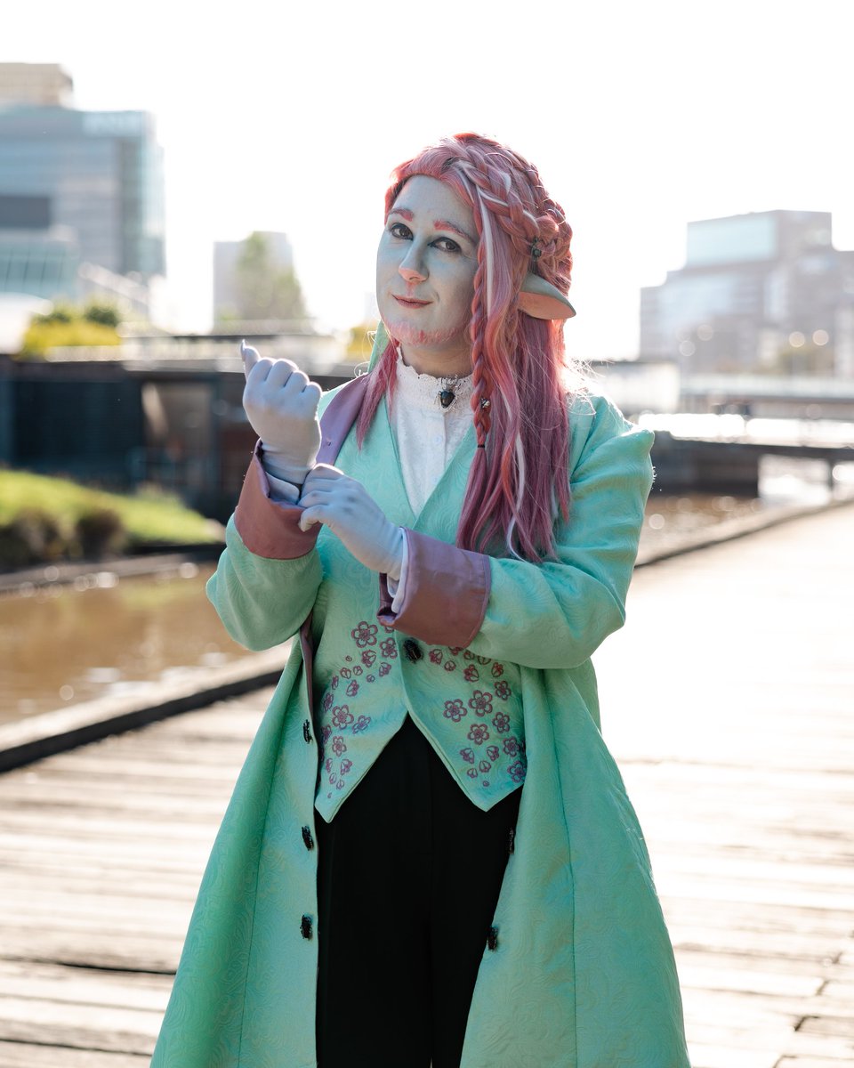 alienqueen_cos's tweet photo. Obsessed with these photos taken by @cosplayfandomsy at PAX this cosplay was inspired by @krianath  art! @CriticalRole @executivegoth https://t.co/UQdhWEy2JB