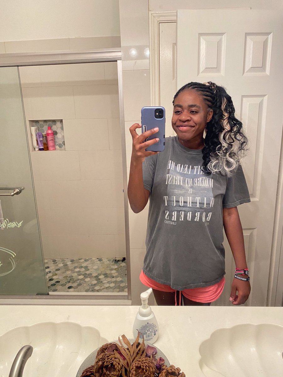 runandserve's tweet photo. Announcement: I GOT MY
HAIR DONE

I am ready to be a menace in these Dallas streets once again. I just got home from a night out &amp; I feel rejuvenated! #SheIsBack #AlterEgo #StillME #blonder https://t.co/E4tkdWRrDO