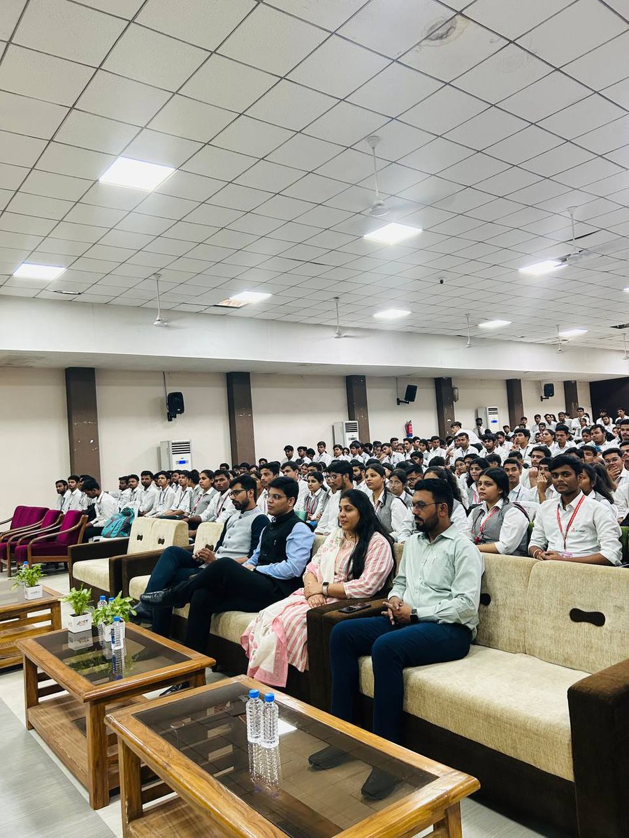 AtharKhan70's tweet photo. I'm thrilled to share the incredible success of a recent initiative by the LNCT Group's Volunteer Committee in the Training and Placement Department. We joined hands with the renowned Khan Academy (KSG) to organize a truly inspiring motivational session for UPSC aspirants. https://t.co/LjqPexatm8