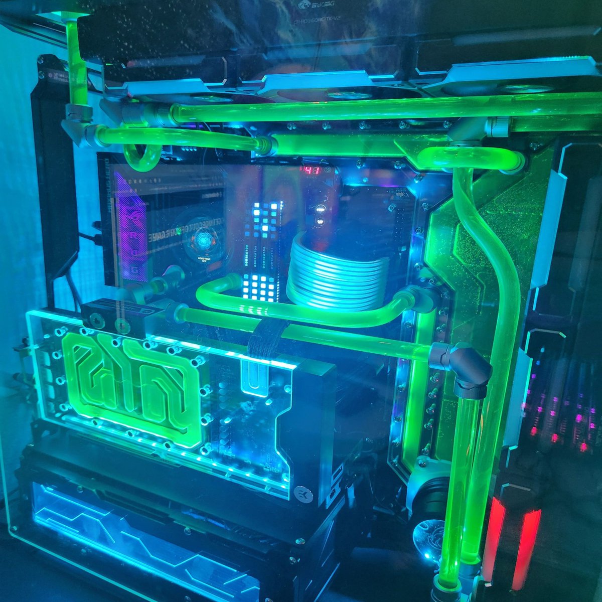 SingularityC's tweet image. Spectre 3.0 Integra Umbra Build By Clinton Pilgrim 
View more photos here ▶️ buff.ly/46NFqsC 
#singularitycomputers #customerbuild #custompcbuild #spectreintegraumbrabuild #customgamingpc  #liquidcoolingpc