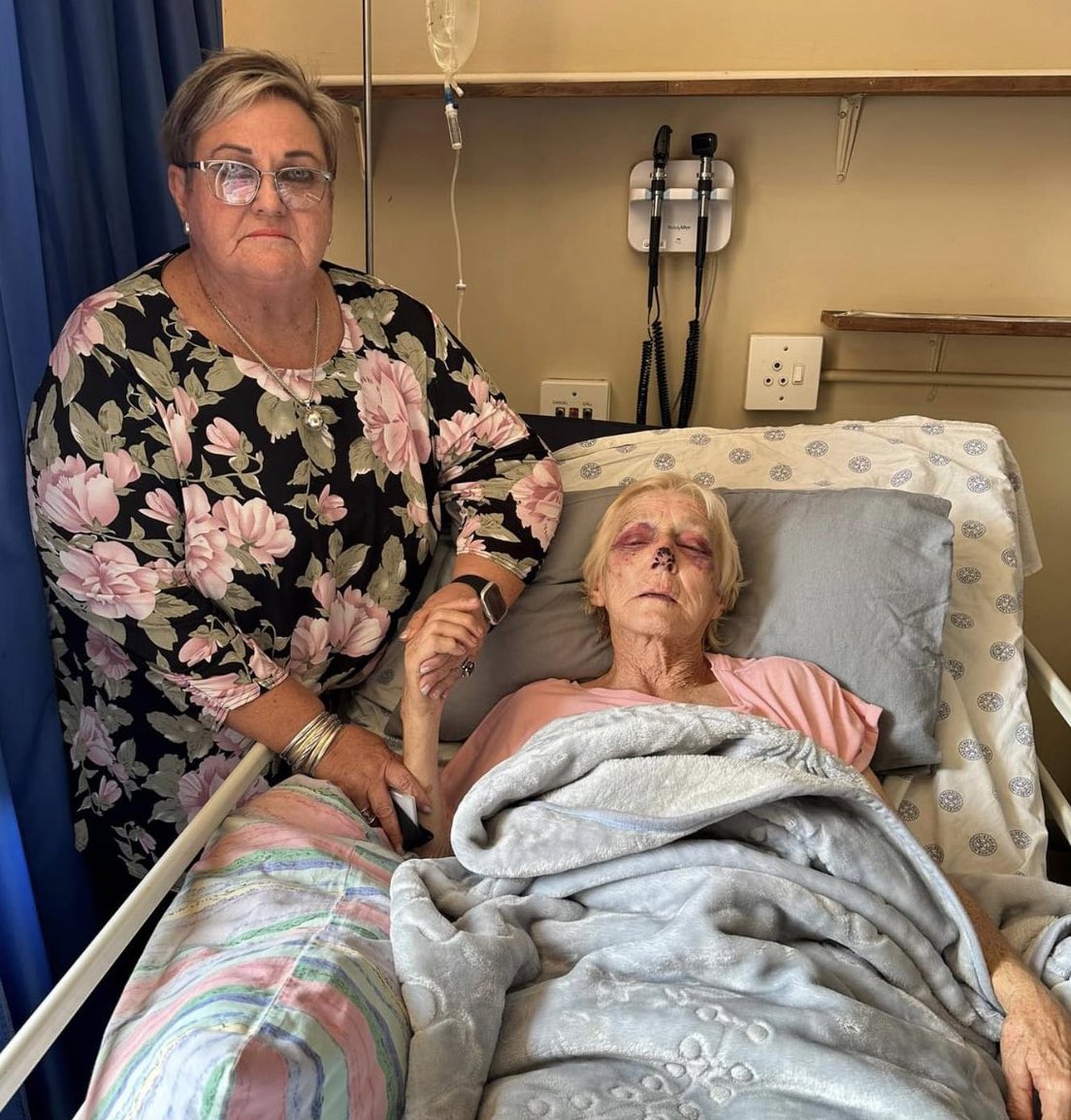 twatterbaas's tweet photo. South Africa-
Grandson of elderly couple walk into horrific scene at his grandparents house on Thursday.   

Another brutal attack in Limpopo province, South Africa. Elderly man Izak Johannes Berrange (83) brutally beaten to death. His wife Maria Elizabeth Berrange (80) currently in Hospital. Uncle Izak’s bloody body was found in a chair where he was tortured/beaten to death. 

Imagine your child walking into a horrific scene like this to see his grandparents attacked like this. 
🤬💔https://t.co/trjicS1vNb