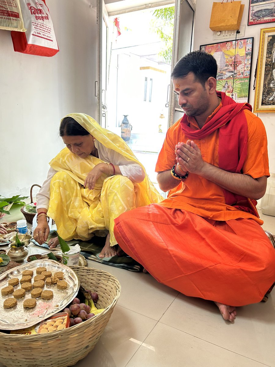 TejYadav14's tweet photo. आज दिनांक 15 10 2023 को शारदीय नवरात्रि के प्रथम दिन मां शैलपुत्री की पूजा की सभी देशवासियों को नवरात्रि की हार्दिक शुभकामनाएं https://t.co/80RcxypOts