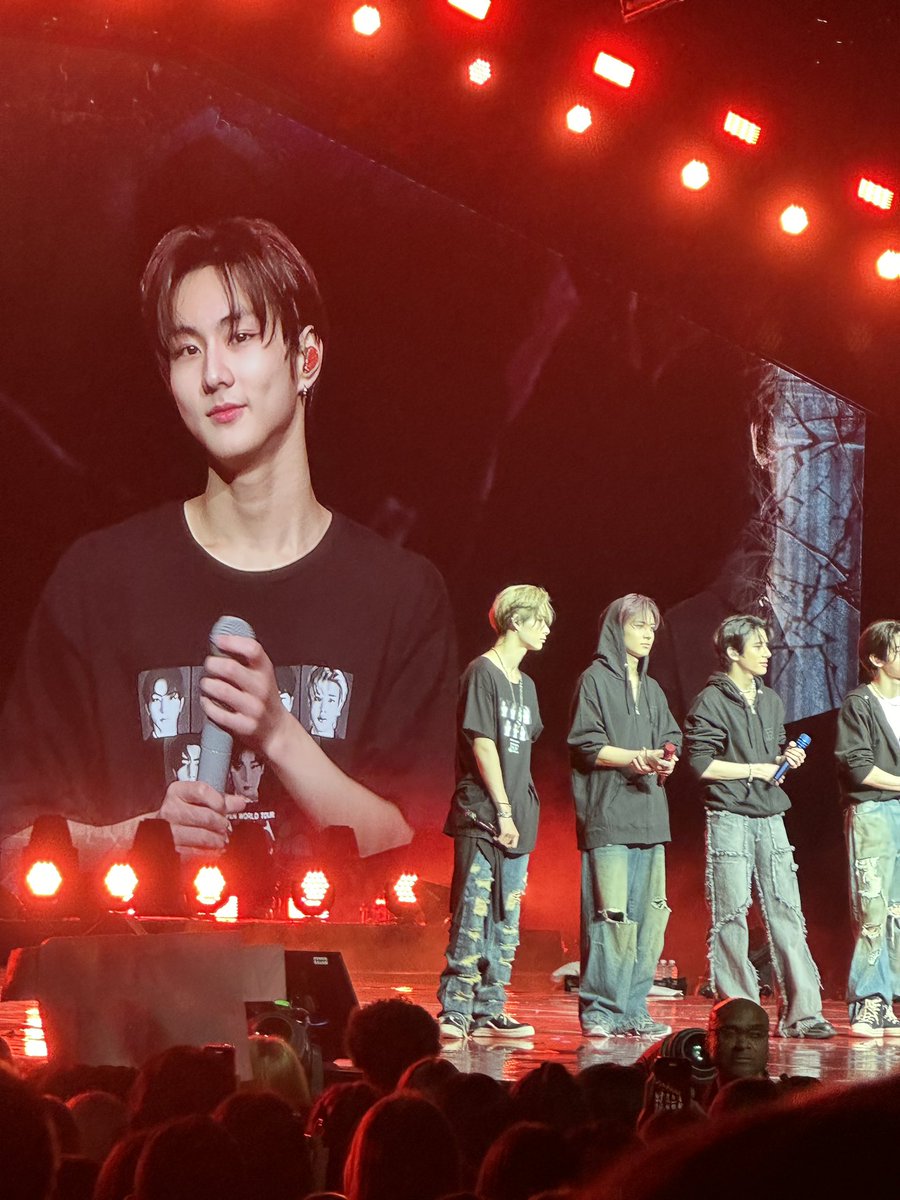 deepdimplewon's tweet image. I cannot believe I saw them this close, I’m still In shock they are absolutely beautiful in person 🫶🏻😭#ENHYPEN