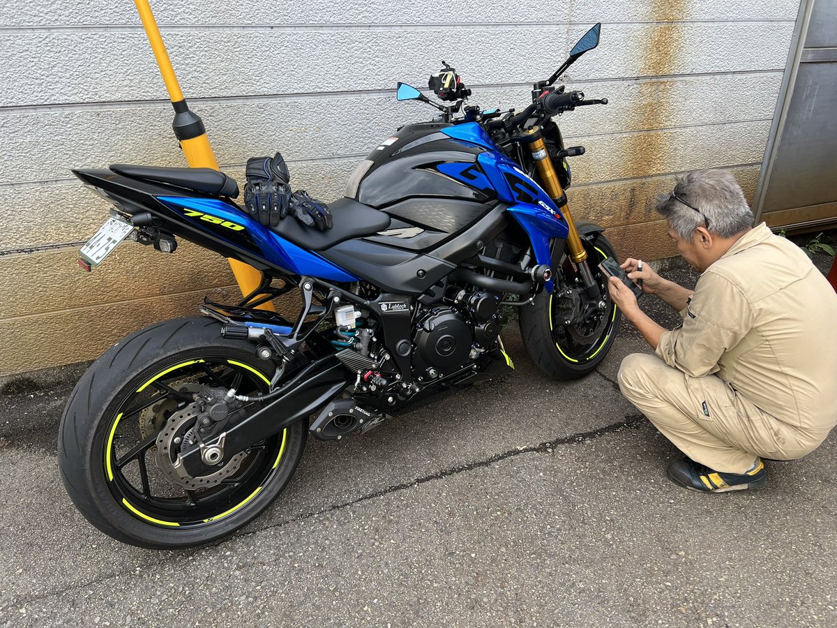 Wipanema01's tweet photo. ブレーキ関係チューニング相談、86チューン店でバイク屋ではなく『知らん知らん』と言いながらもよく知ってはる #ARATO https://t.co/a9NhAg7ALC