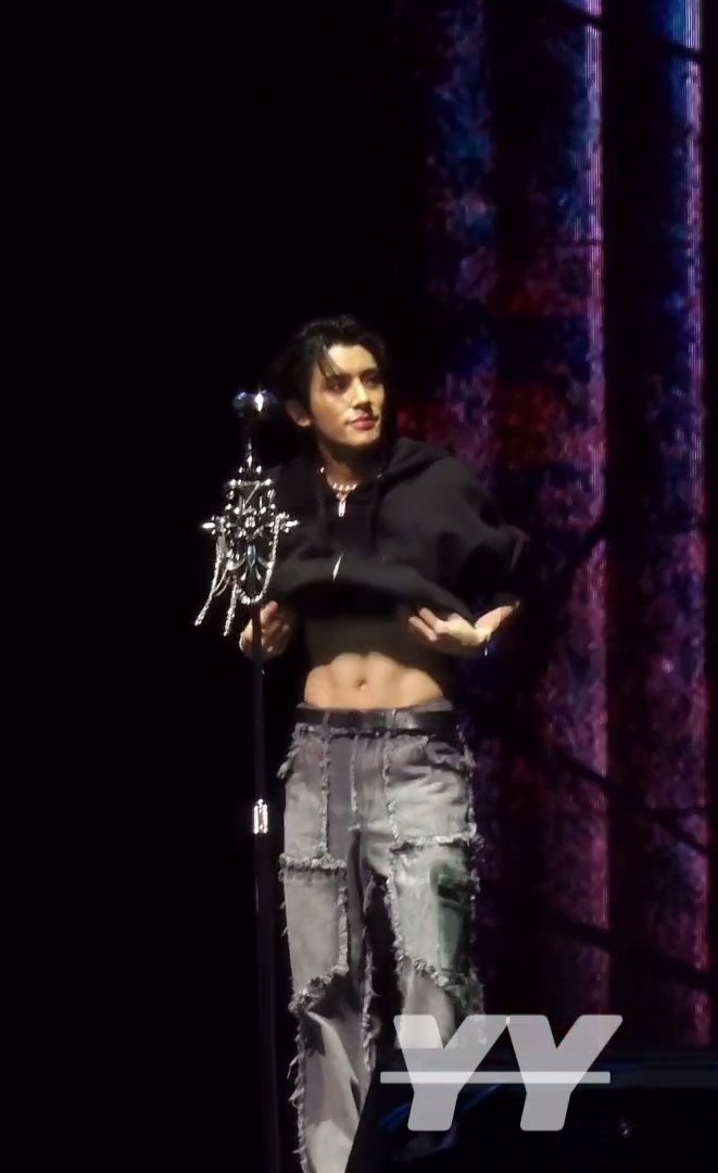 JAKE'S ABS WTH??!! #ENHYPEN_JAKE