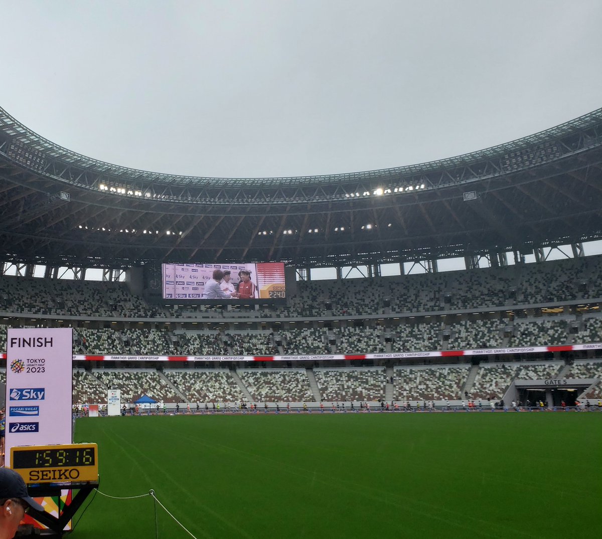 ☔☔☔
こんなに雨の中走ること自体初めてでしたが
参加された皆様、お疲れ様でした❗
去年からほとんどタイムは伸びてませんが、とりあえず完走できて良かったです☺️
着替えフルセット持参で助かりました～