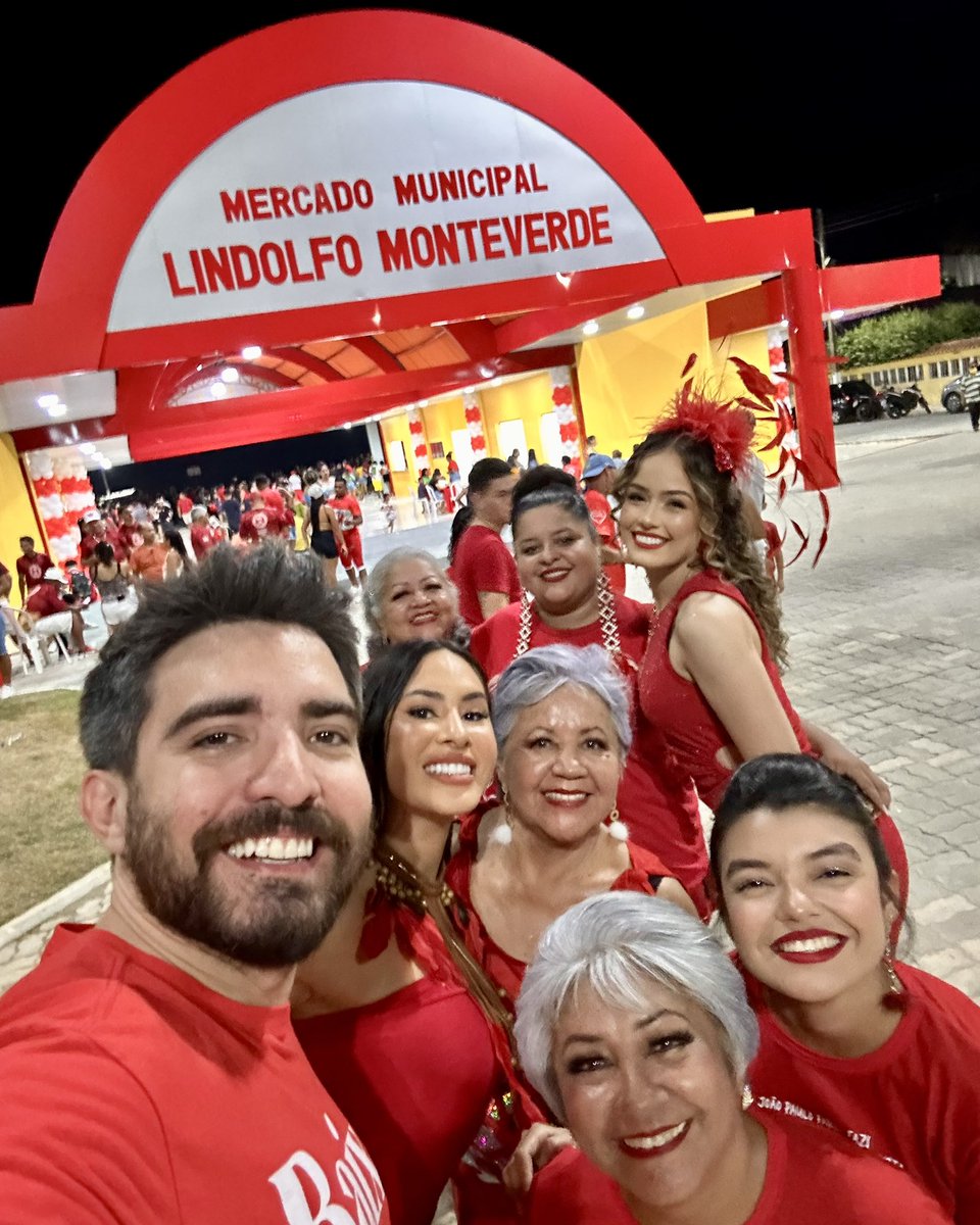 jotapefaria's tweet photo. Essa semana eu postei nas mídias sociais que TODOS estavam convidados para a inauguração do Mercado Municipal Lindolfo Monteverde em Parintins.

A Família Seabra pegou uma lancha e veio. 😂

8h de viagem no rio Amazonas só para matar a saudade do maior campeão do Festival! 

🐮♥️ https://t.co/zxUFTuE5Gi