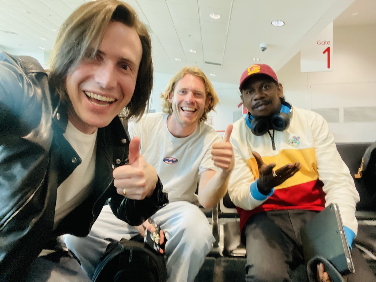 rickyriots tweet media