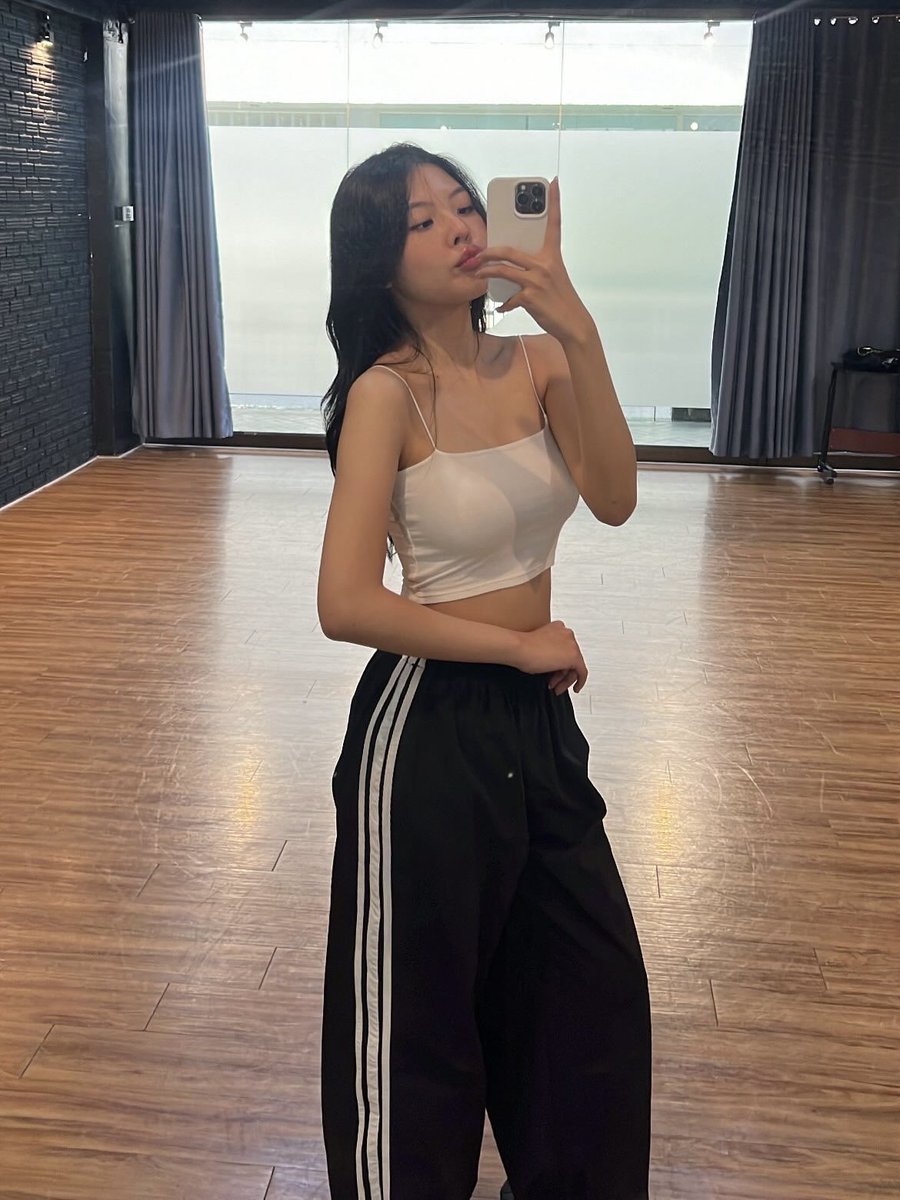 noeysavitta's tweet photo. เมื่อวานไปหาเรียนเต้น you&amp;me ver coachella มา เกือบตายยยยยย5555555 เจนนี่เต้นยังไงให้ไม่หอบหรือคะหรือคะ https://t.co/TkIkIBQcIC