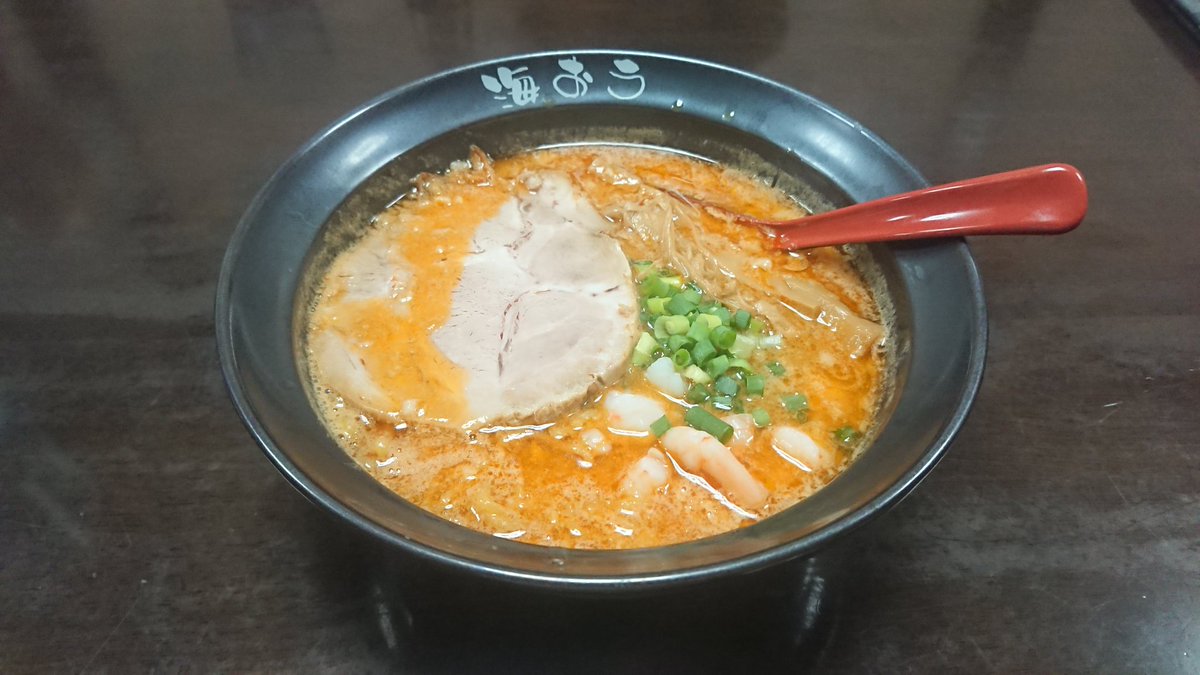 0924Crazy's tweet photo. 暖かかったので、先週に引き続きラーツーです🏍️
たぶん今年最後のツーリングかな
幸来軒の正油ラーメンは ザ旭川ラーメンって感じで美味しかった!!
旭川の醤油ラーメン好きなんだよねー
海おうのえびみそも濃厚で美味しい!!
ラーメンはしご 最高です🍜
#CBR1000RR #SC57 #REPSOL #レプソル #B_KING https://t.co/YgLVuRfb31