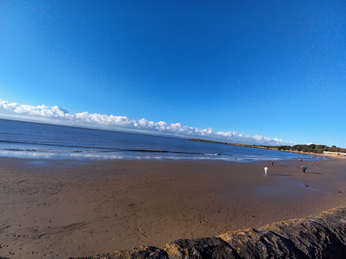 RhiJones7's tweet photo. Shwmae su'mae 😎🌞#shwmaesumae #cymraeg #cymru https://t.co/cBWioq8rpW