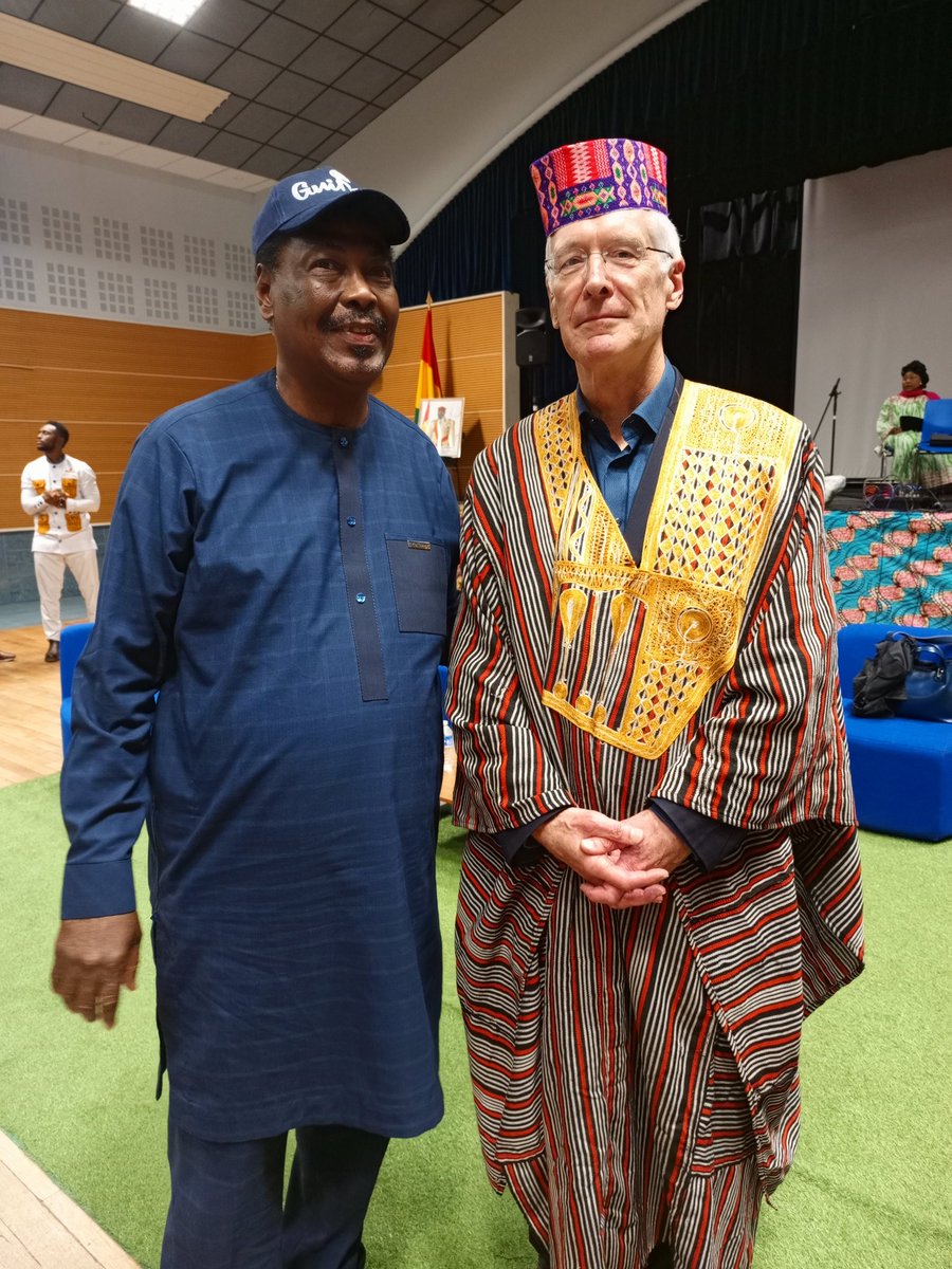 justinmoreljr's tweet photo. La semaine guinéenne prend fin aujourd'hui à #Gouvieux. Ici avec Demba Camara de #ByIssa et le maire P. Marchand, arborant une traditionnelle guinéenne. Symbolique. Merci à la commune et à l'ONG #Guinee-O https://t.co/k8mAJfJig7