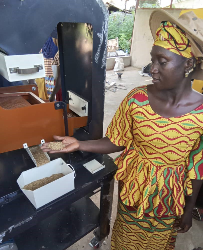 ICBAAgriculture's tweet photo. Scientists from #ICBAAgriculture organized a series of farmer field schools in The Gambia from 24 to 30 September 2023 under the #RESADE project.
A total of 184 farmers, including 150 women, were trained in producing and using biochar; https://t.co/HLzU1fimSZ