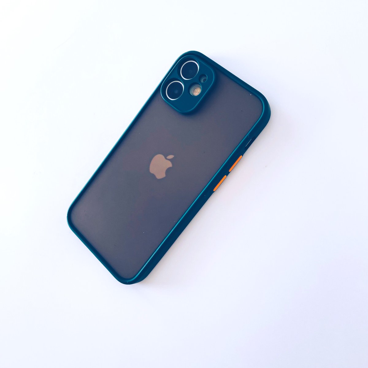 「iPhoneのケースが壊れてしまって、とにかく間に合わせのつもりで買ったケースが」|たけのこスカーフのイラスト