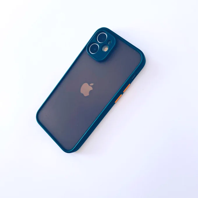 iPhoneのケースが壊れてしまって、とにかく間に合わせのつもりで買ったケースが思いのほかかわいくて、カメラ周りの保護もしっかりしていて、後ろはフロストになっておりかなり気に入ってしまいました。