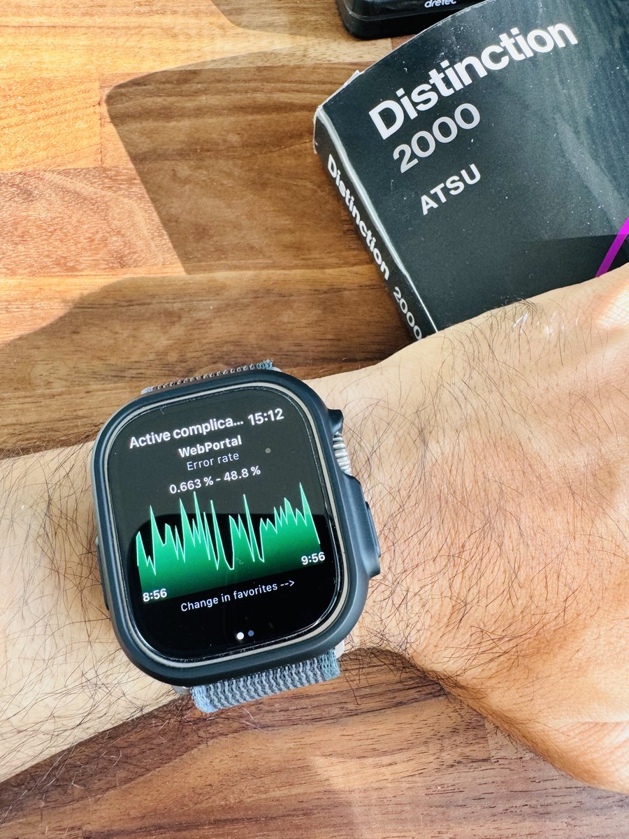 photographed's tweet photo. わたしのApple Watch Ultra 2さんみますか？

お布団の中でNew Relicモバイルアプリがちらっと手首を傾けるだけで見られます。クリックすればさらに詳細にサービス確認できちゃう

MTTBTB（Mean Time To Back To Bed）：お布団に戻るまでの時間の最適化が！

生粋の運用エンジニアには垂涎もの🤤 https://t.co/4hdViNL9qx