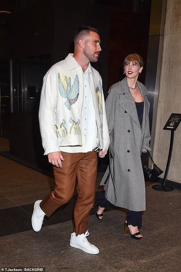 karmaspeaknow's tweet photo. @eboyanti Wear that 6 inch heels confidently, mom !! https://t.co/vvhiRPCQWI