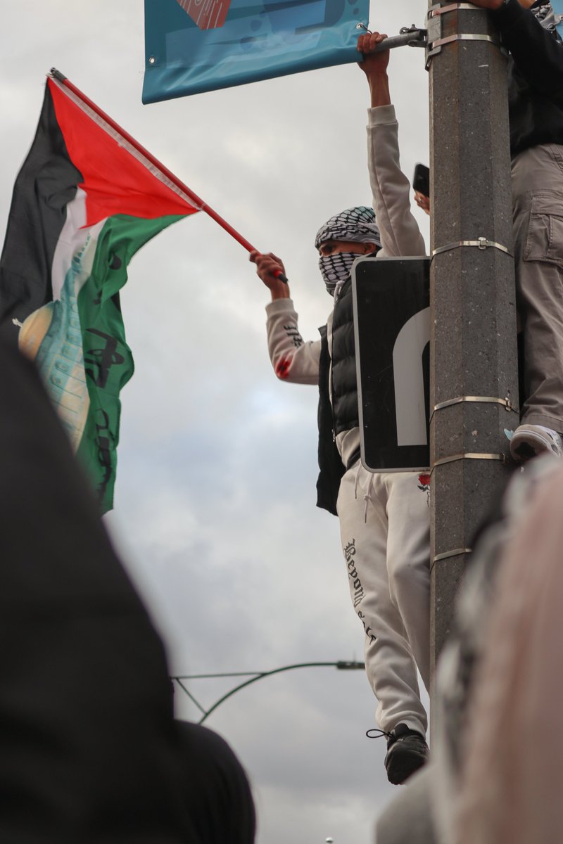 Some of my favorite shots from yesterday's Palestinian demonstration in Mississauga 🇵🇸 ~2/3