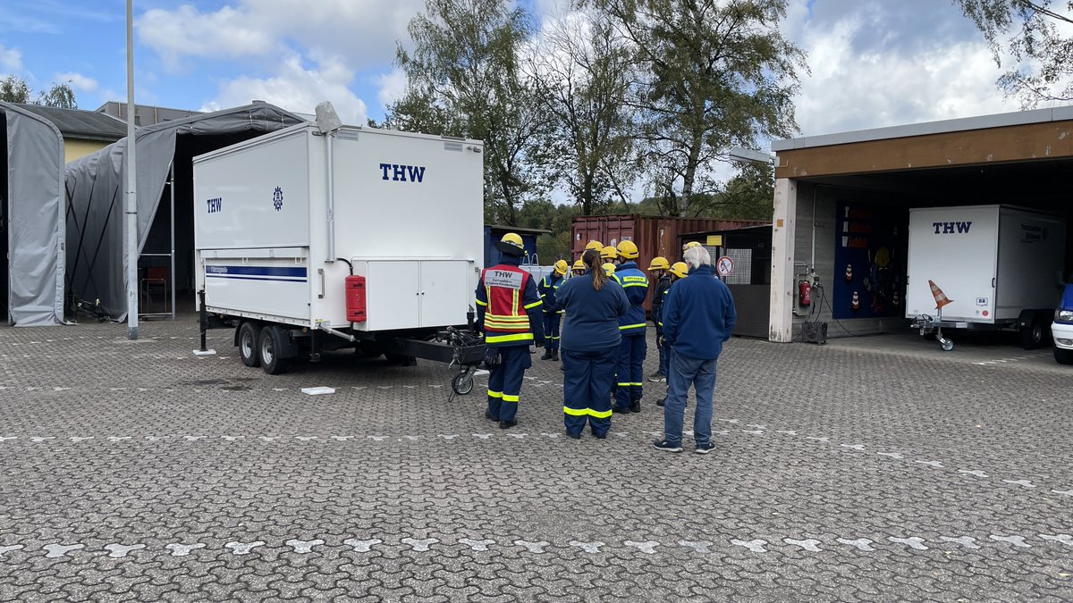 BaSprFu's tweet photo. Gestern #THW Jugenddienst gehabt und den Fachzug FK vorgestellt Technisches Hilfswerk https://t.co/DO4KUfSjt9