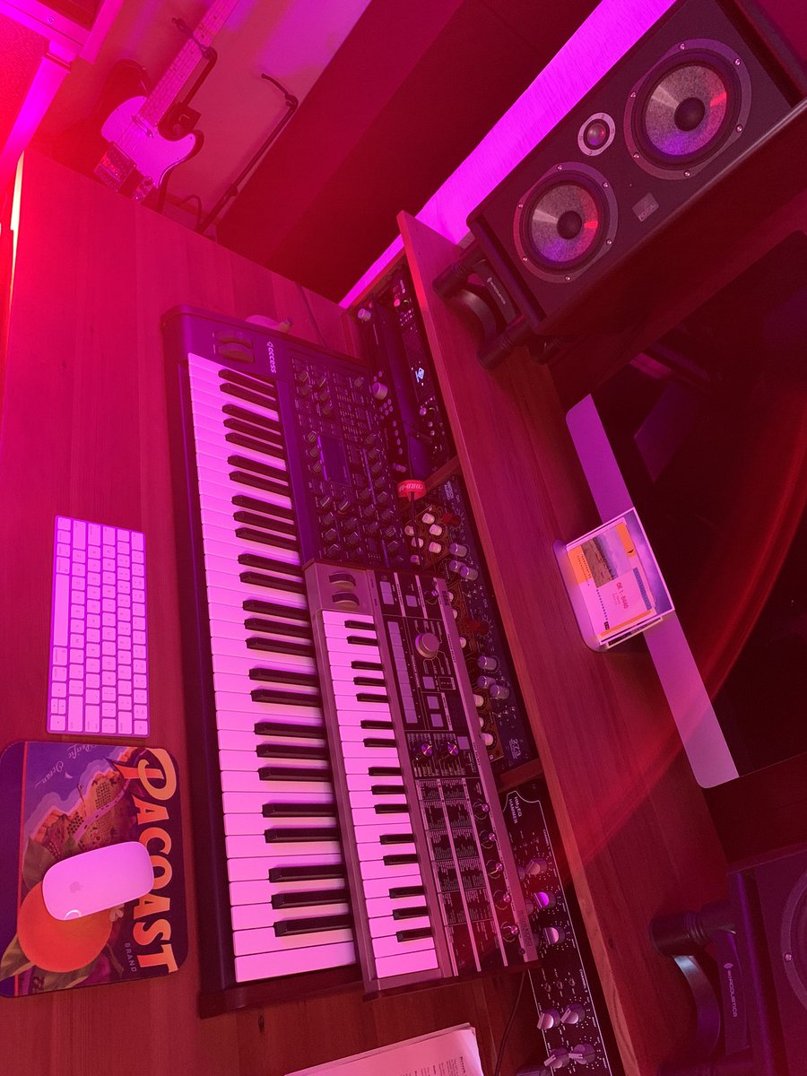 jasonfarnham's tweet photo. in the studio
#recordingnewsongs #newnewwave https://t.co/FsqjMydd3F