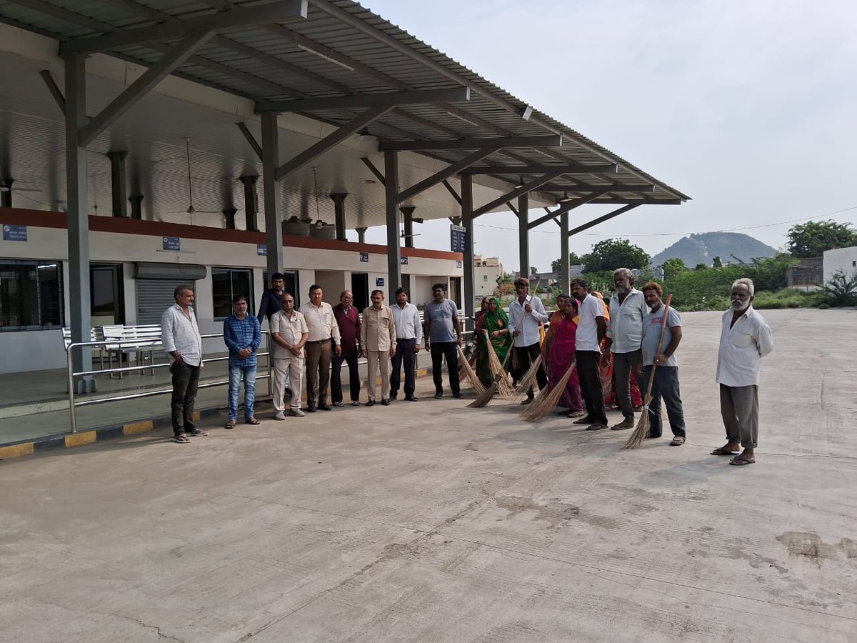 Hardevs49014053's tweet photo. @OfficialGsrtc ST Bus Station ,Chotila https://t.co/GUmjIgt3ja