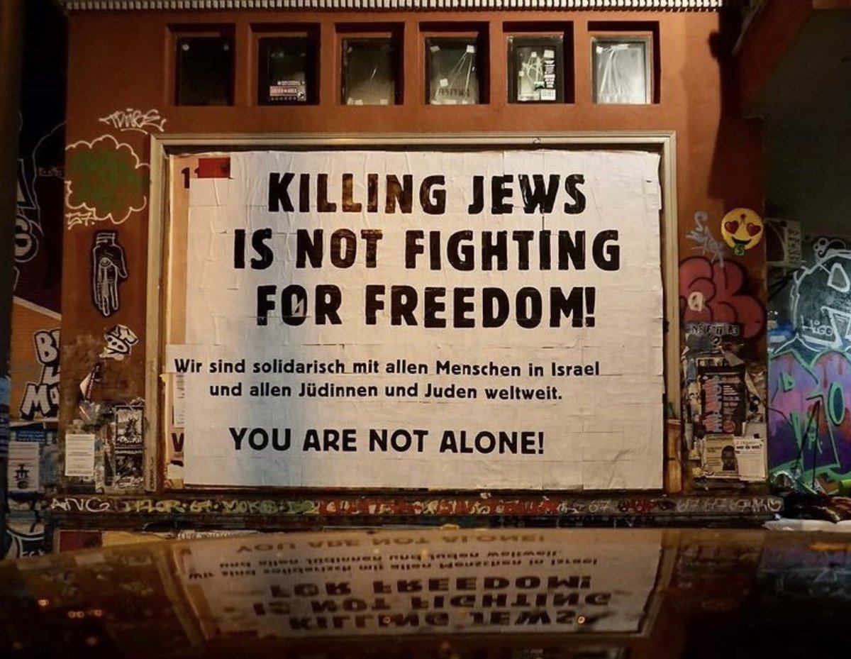 Ein #linkes Statement aus #Hamburg. Die #Hamas führt keinen #Befreiungskrieg, erklärt die <a href="/flora_rote/">Rote Flora @Rote_Flora@systemli.social</a> -ohne den Namen zu nennen. Ein Plakat, das auch eine Kritik am Antisemitismus in der Linken ist.