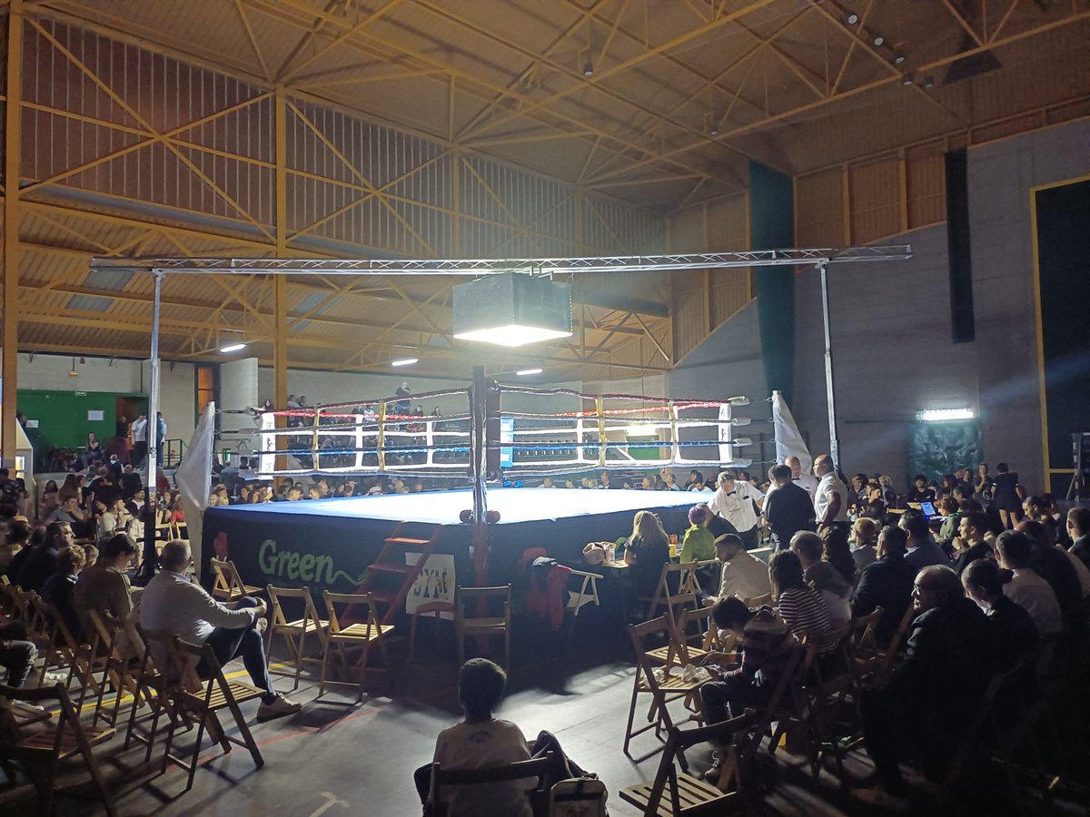 EuskoBox's tweet photo. Muchas gracias a todas las personas que os acercasteis ayer al polideportivo municipal de Varea a disfrutar del noble arte. Y mil gracias a los deportistas y entrenadores que participaron, además de los patrocinadores. El boxeo crece!
#Boxeo #Valea #Logrono #LaRioja #Octubre14 https://t.co/UZdI4FOvqm
